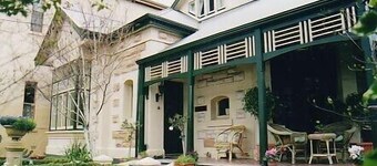Water Bay Villa Bed and Breakfast