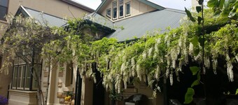 Water Bay Villa Bed and Breakfast