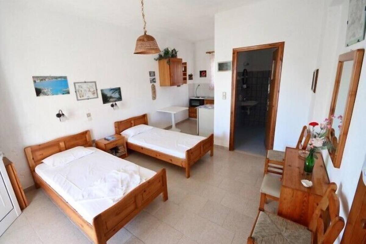 Free cots/infant beds, free WiFi