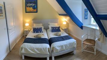 Chambre avec lits jumeaux, salle de bains attenante (Chambre Jaune)