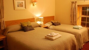 Chambre Standard Double ou avec lits jumeaux, accessible aux personnes à mobilité réduite