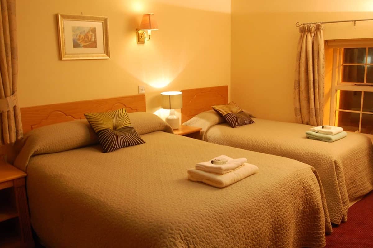 Quarto casal ou duplo standard, acessível, suíte | Wi-Fi de cortesia