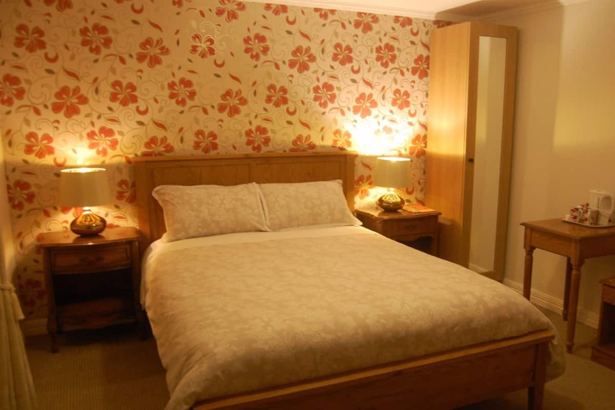 Quarto casal, suíte (Shower) | Wi-Fi de cortesia