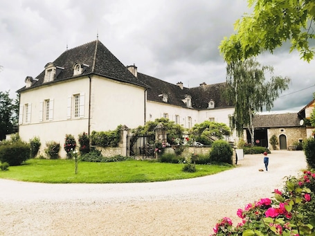 Fachada de la propiedad. Domaine Pont Juillet