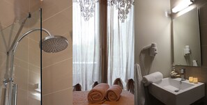 Studio, Garden View | Bathroom | Shower, hair dryer, towels - Eleas Gi (Zakynthos)