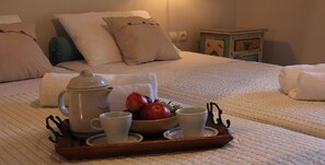 Studio, hageutsikt | Lydisolert og barnesenger (inkludert)