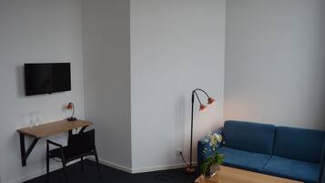 Habitación doble (Check in: Bygaden 4, 3630 Jægerspris) | Escritorio, cortinas blackout y insonorización