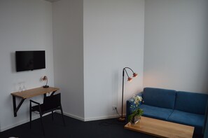 Double Room (OBS! Check in at Gerlev Kro, Bygaden 4, 3630 Jægerspris) | Desk, blackout drapes, soundproofing, iron/ironing board - Femhøj (Jægerspris)