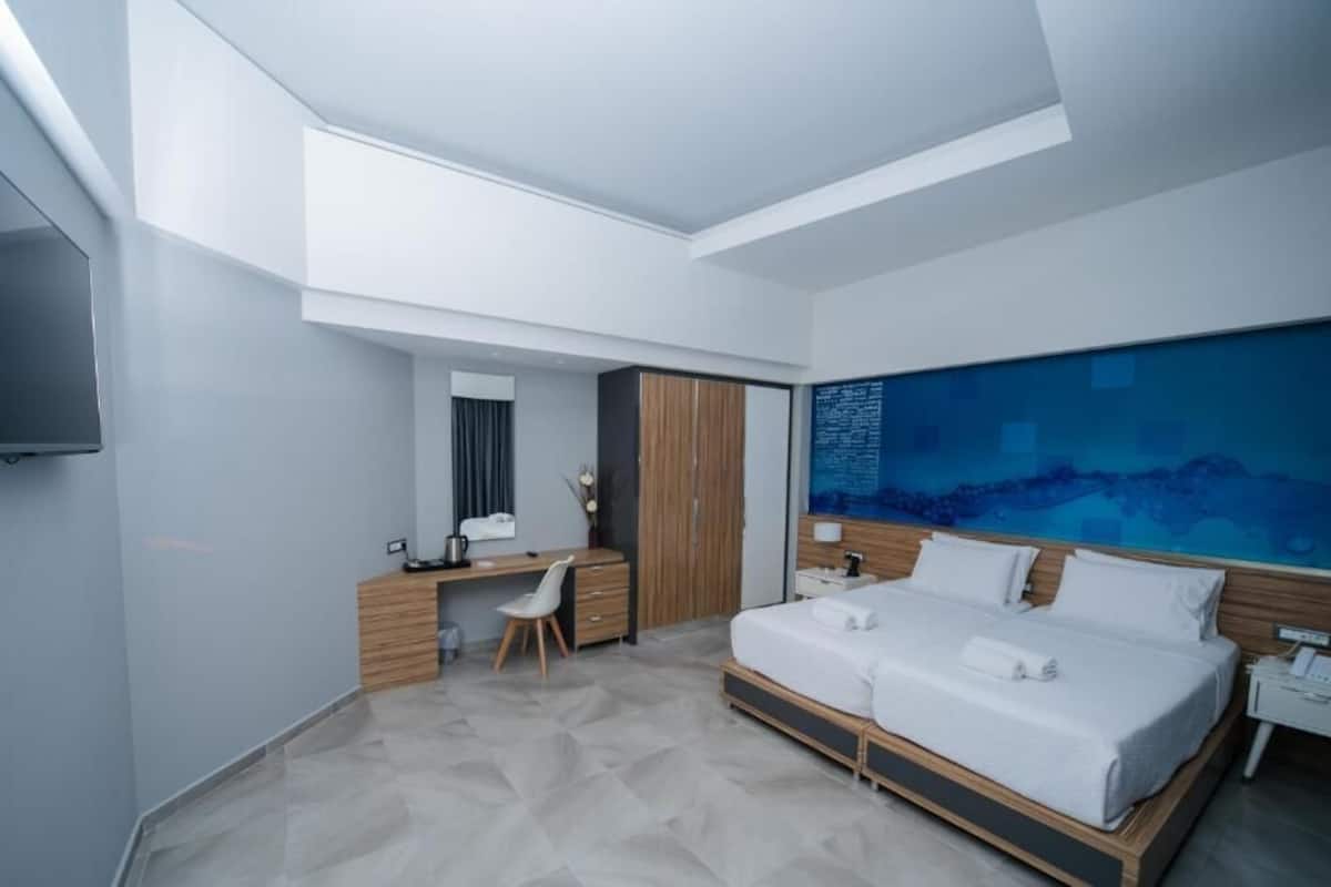 Junior suite (Double or Twin) | 1 slaapkamer, luxe beddengoed, een minibar, een kluis op de kamer
