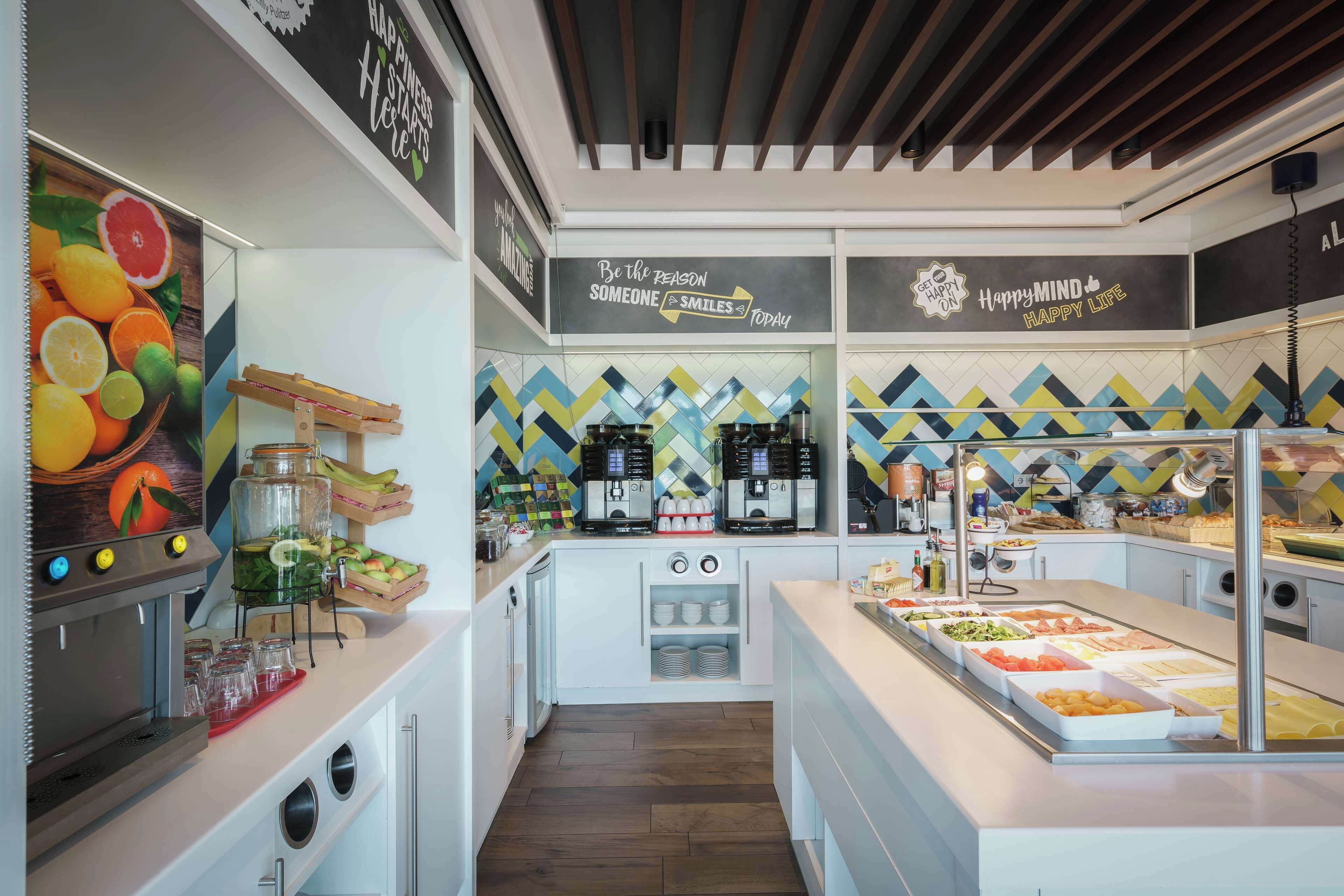 free buffet breakfast