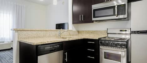 Coffee/tea maker, full-sized fridge, microwave, oven