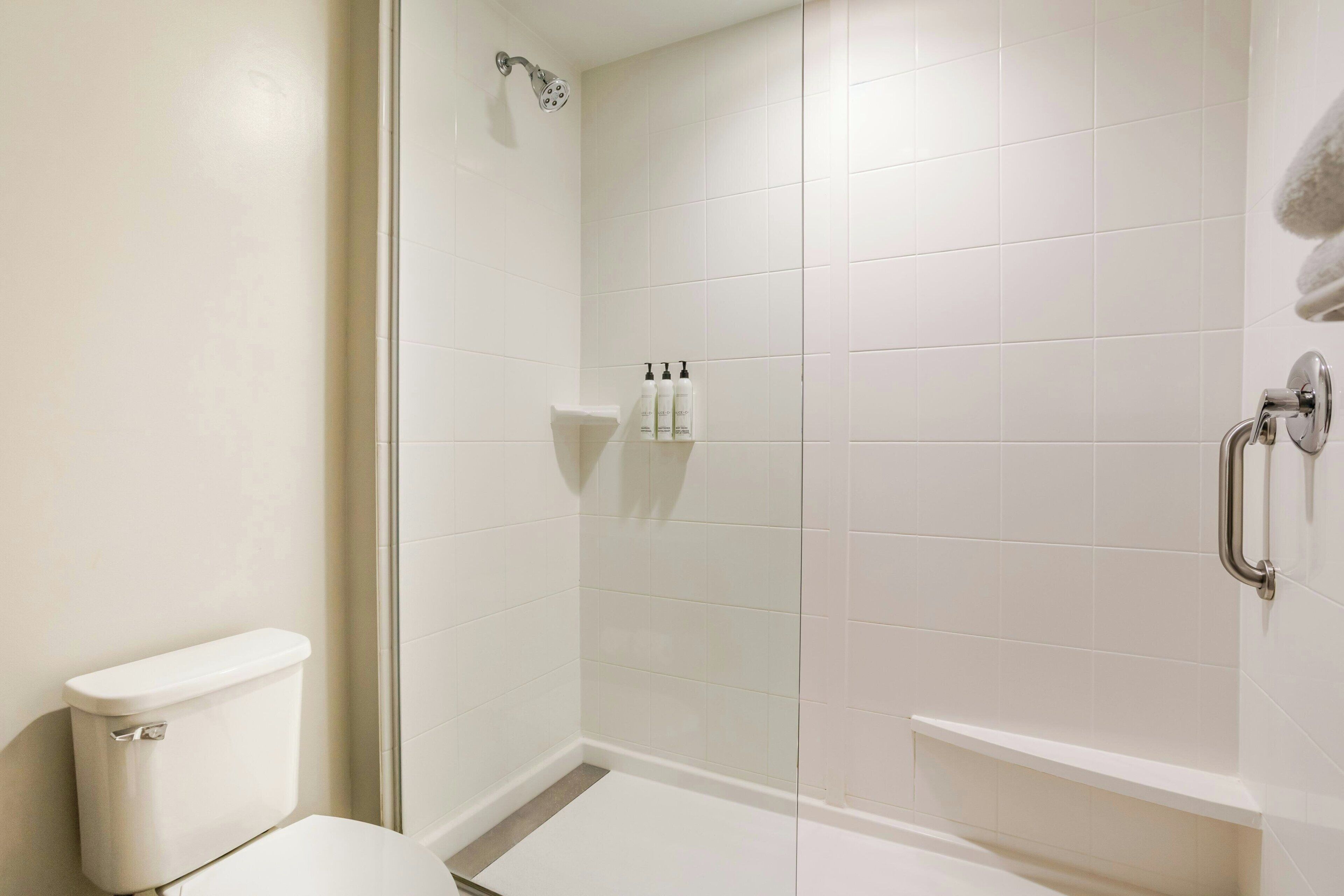 Kostenlose Toilettenartikel, Haartrockner, Handtücher, Seife
