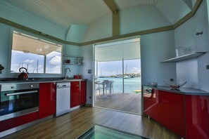 Yksityinen keittiö | Jääkaappi, mikroaaltouuni, uuni, liesi