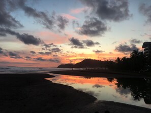Beach nearby, black sand, beach shuttle, 5 beach bars