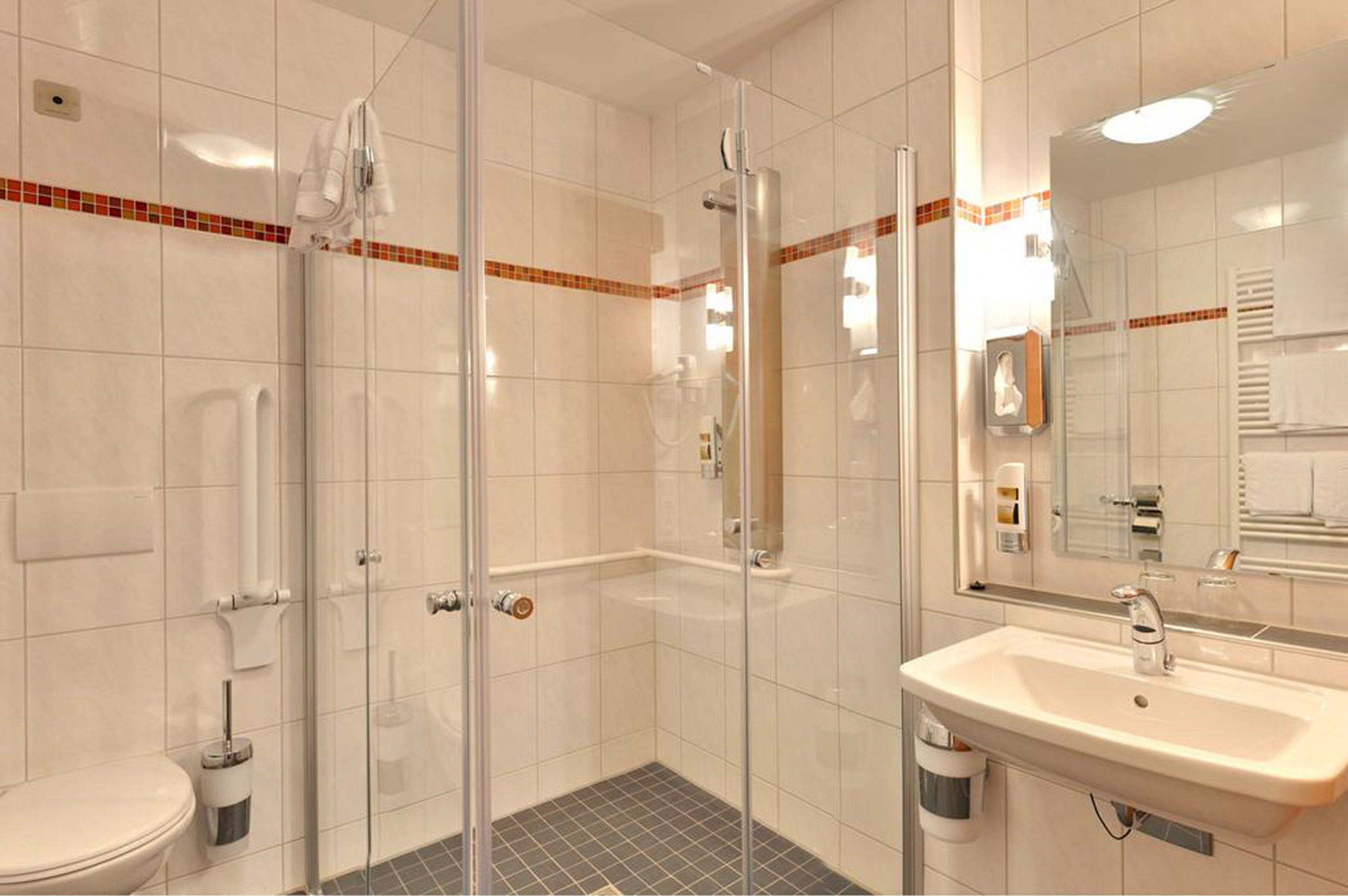 shower, free toiletries, hair dryer, towels