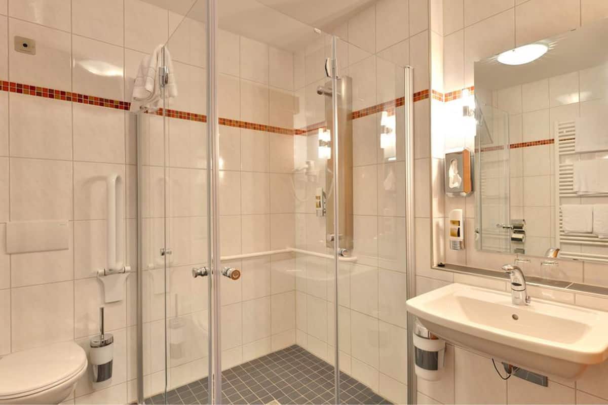 shower, free toiletries, hair dryer, towels