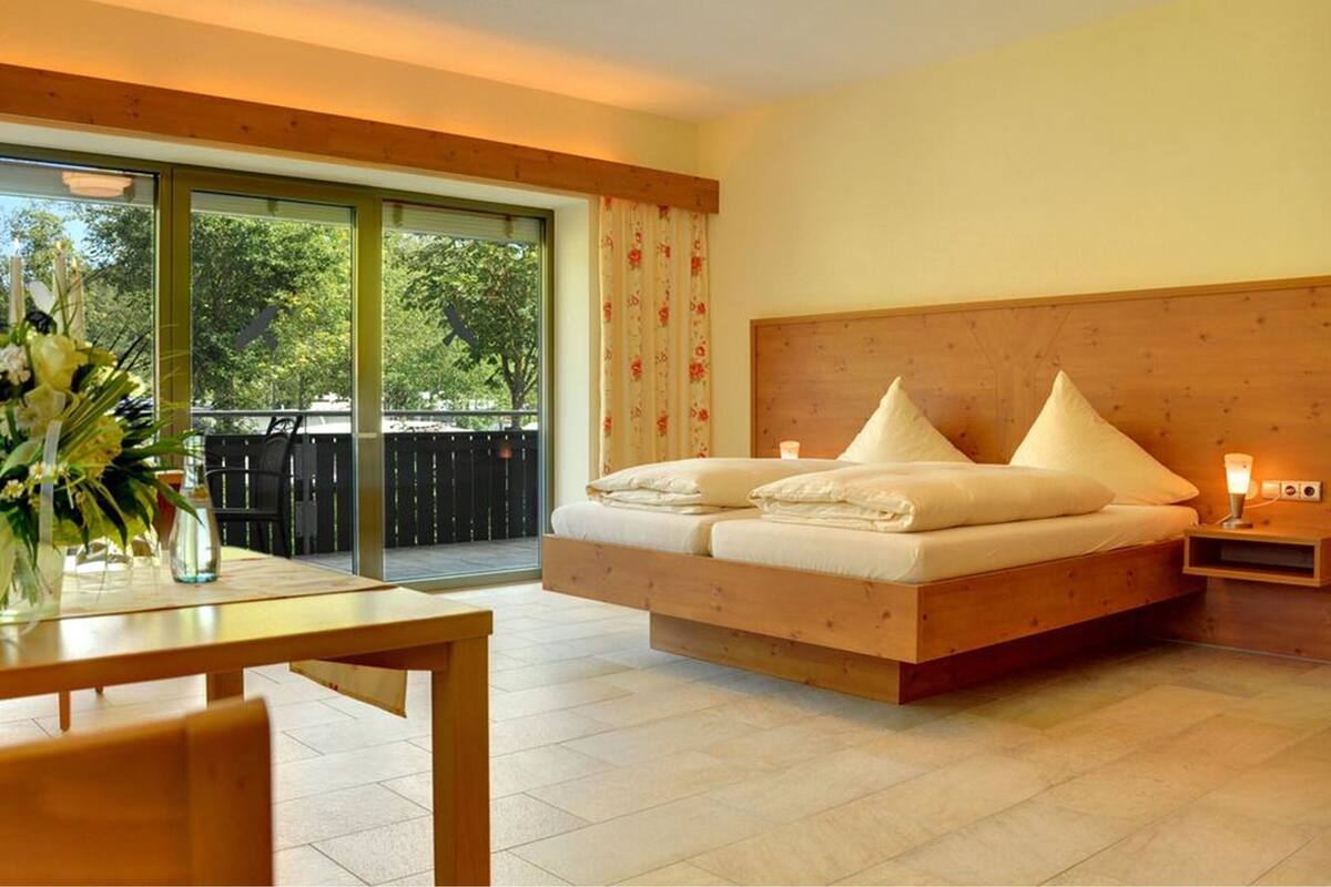 superior double room | desk, free cots/infant beds, free wifi, bed sheets