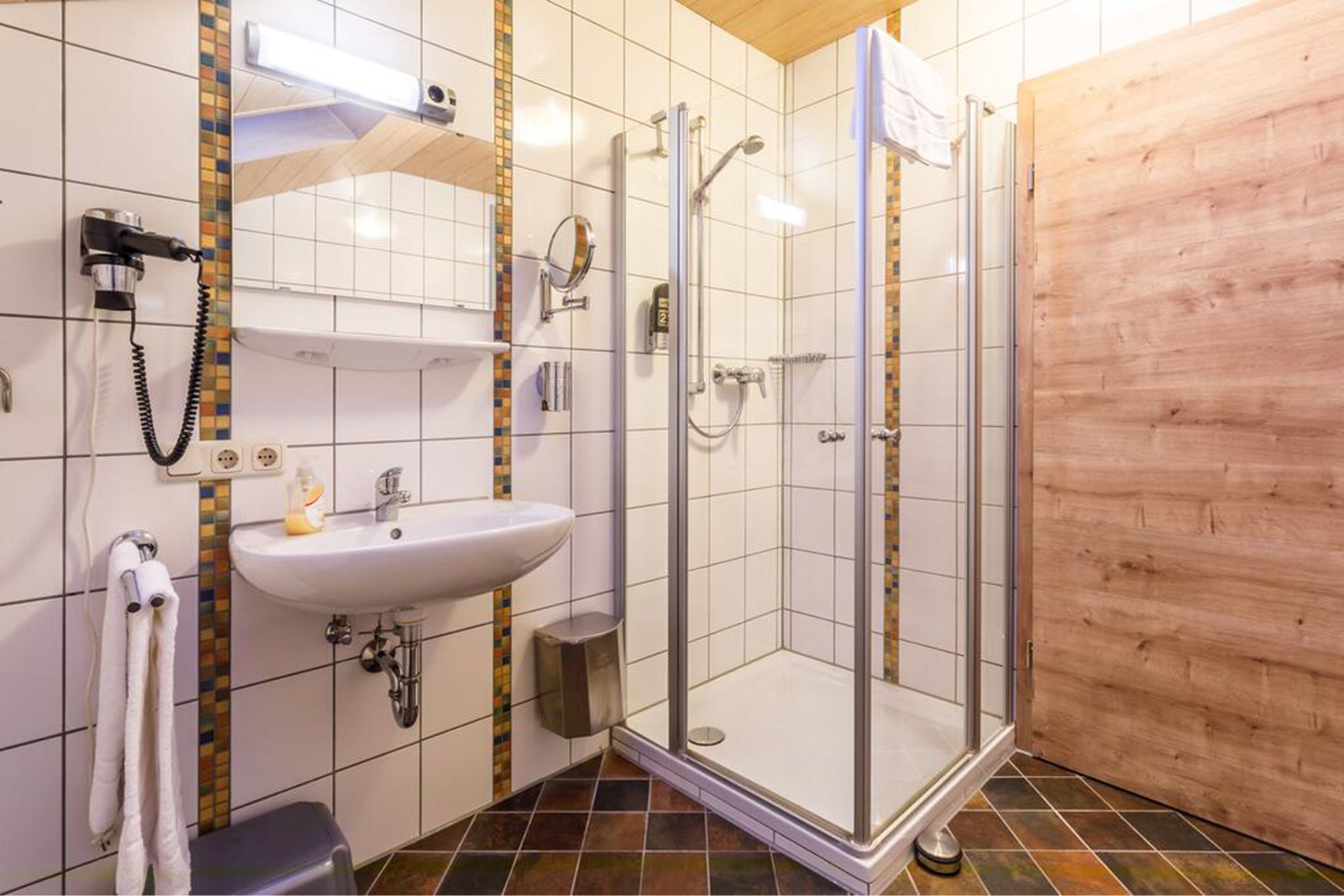 apartment | bathroom | shower, free toiletries, hair dryer, towels