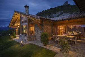 Chalet superior | Ropa de cama de alta calidad, minibar, caja fuerte y escritorio