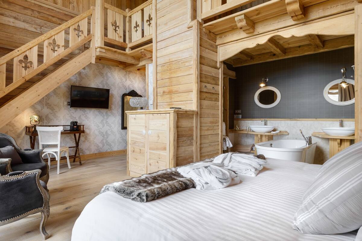 Superior suite, 1 kingsize bed, uitzicht op vallei | Luxe beddengoed, een minibar, een kluis op de kamer, een bureau