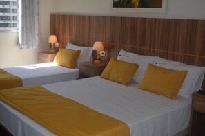 Minibar, desk, blackout drapes, free WiFi - Hotel Diplomata (Rio de Janeiro)