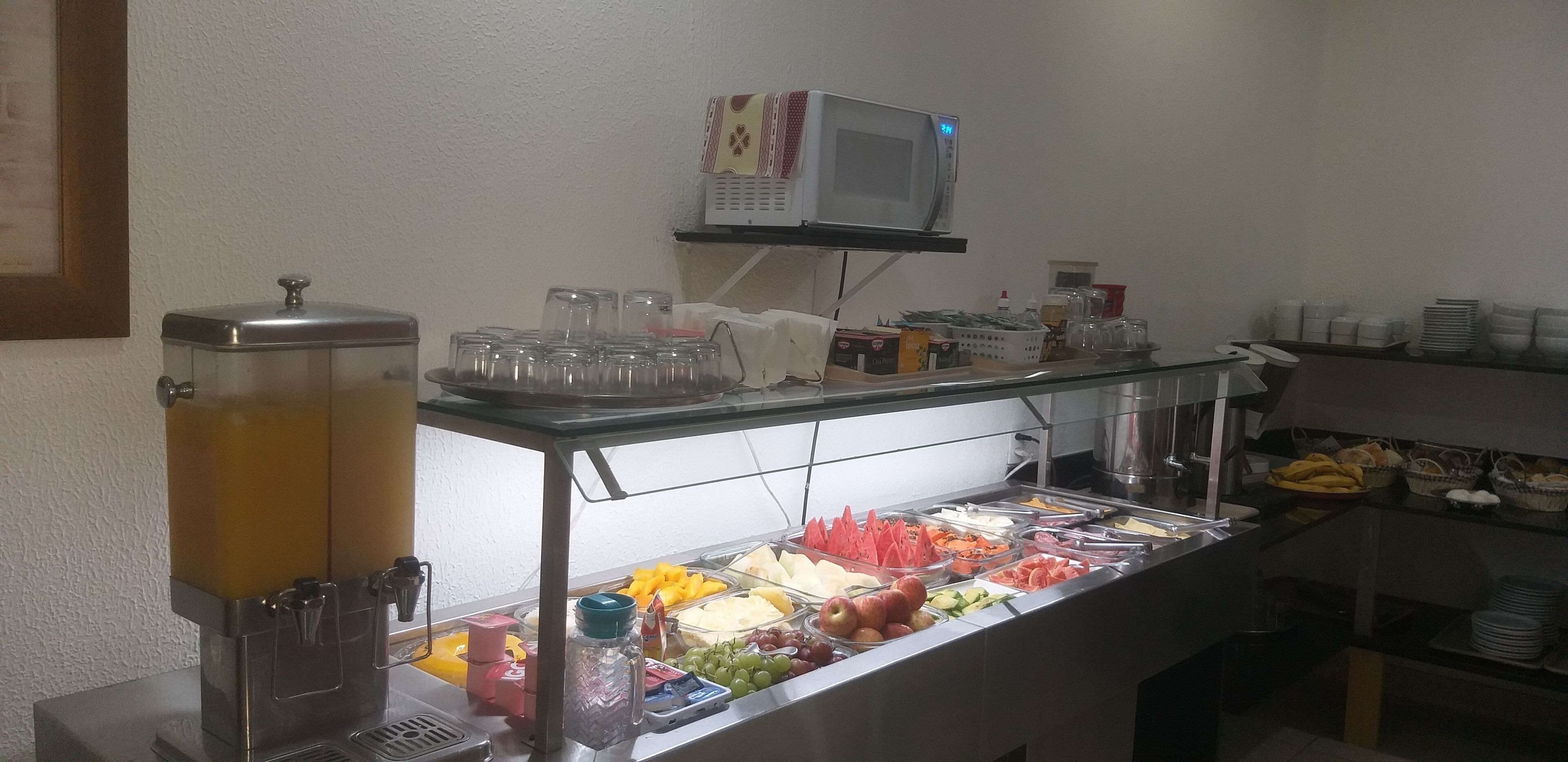 含每日吃到飽早餐