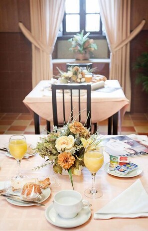 Breakfast area
