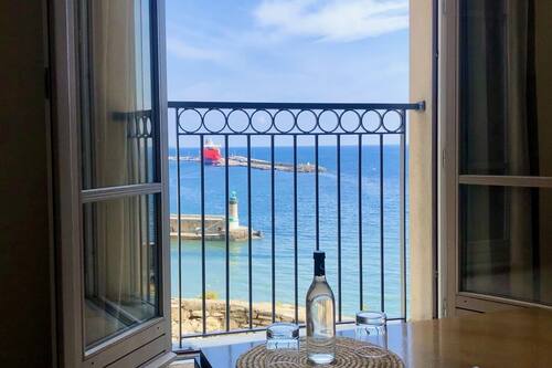 Suite, vista mare | Biancheria da letto di alta qualità, minibar, una cassaforte in camera