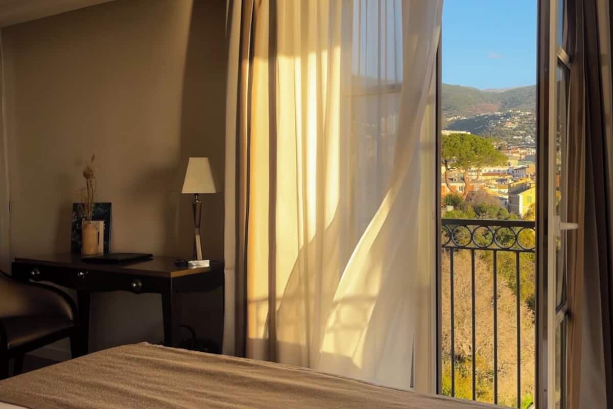 junior suite, sea view | 1 bedroom, premium bedding, minibar, in-room safe