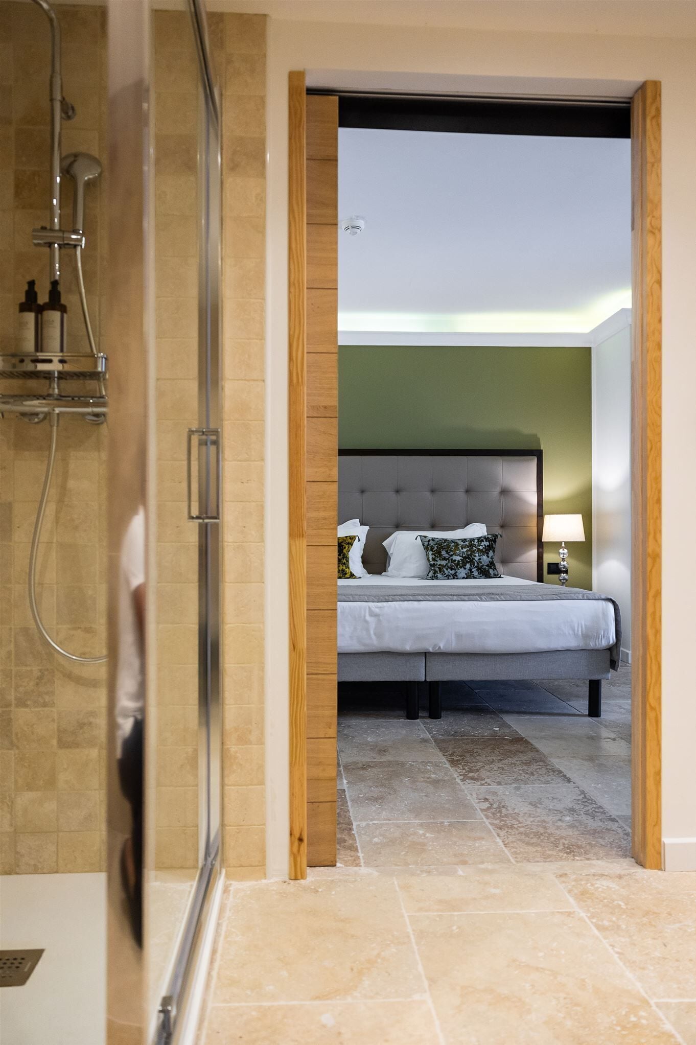 superior double room, sea view | bathroom | separate bathtub and shower, free toiletries, hair dryer, bathrobes