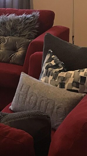 Holiday Home | Living area | TV, DVD player, toys - Annie's Escape in Warburton (Warburton)