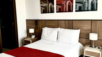 Basic Room | Premium bedding, minibar, desk, soundproofing