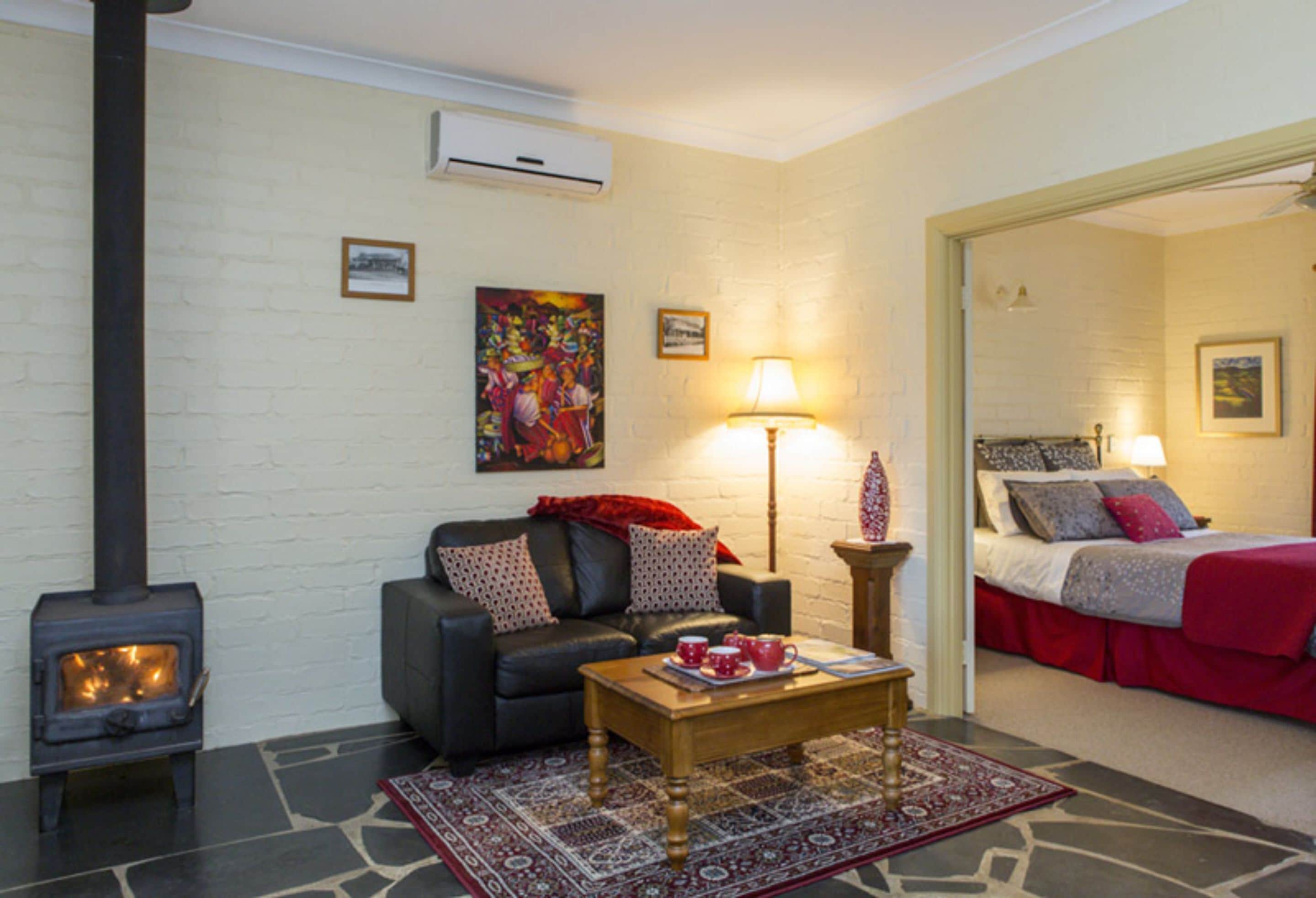 classic cottage | living room | flat-screen tv, fireplace, dvd player, pay films