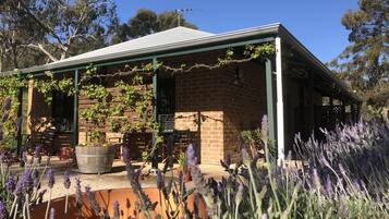 Classic Cottage | Terrace/patio
