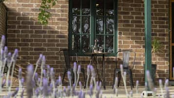 Classic Cottage | Terrace/patio