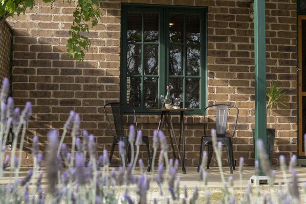 Classic Cottage | Terrace/patio - Battunga Cottages (Watervale)