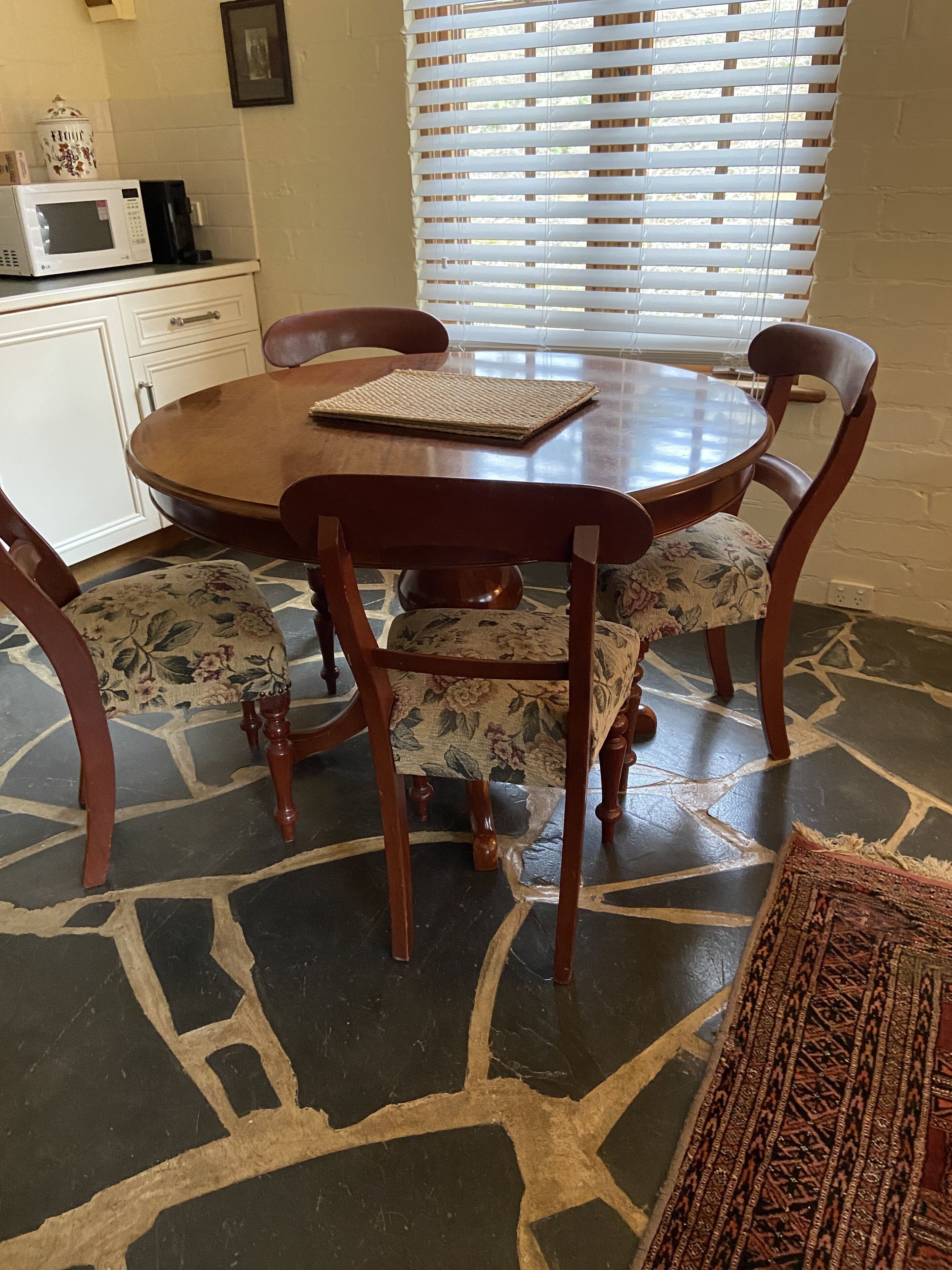 classic cottage | living area | flat-screen tv, fireplace, dvd player, pay films