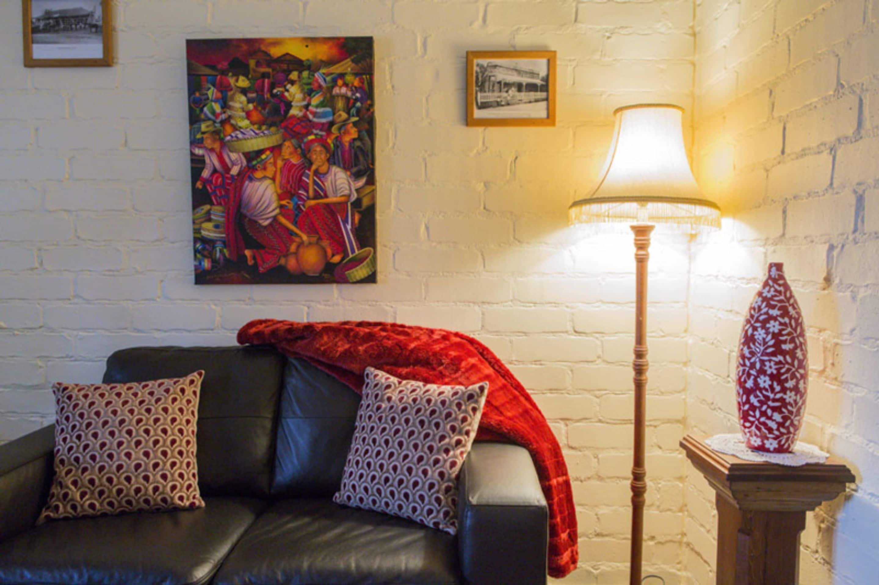 classic cottage | living room | flat-screen tv, fireplace, dvd player, pay films