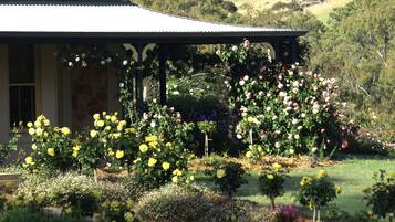 Classic Cottage | Exterior