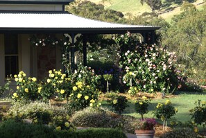 Classic Cottage | Exterior - Battunga Cottages (Watervale)