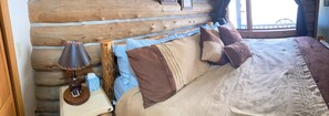 Luxury Cabin, 2 Bedrooms, Kitchen (Granite) | 1 bedroom, Egyptian cotton sheets, premium bedding, memory foam beds