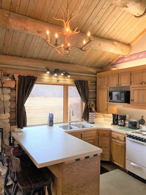 Private kitchen - Rye Creek Lodge (Darby)