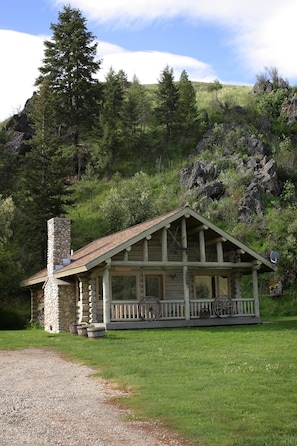 Front of property - Rye Creek Lodge (Darby)