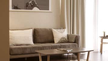 Minibaari, tallelokero huoneessa, työpöytä, äänieristys