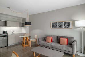 Suite – executive, 1 queensize-seng, ikke-røyk | Minibar, safe på rommet, skrivebord og lydisolert