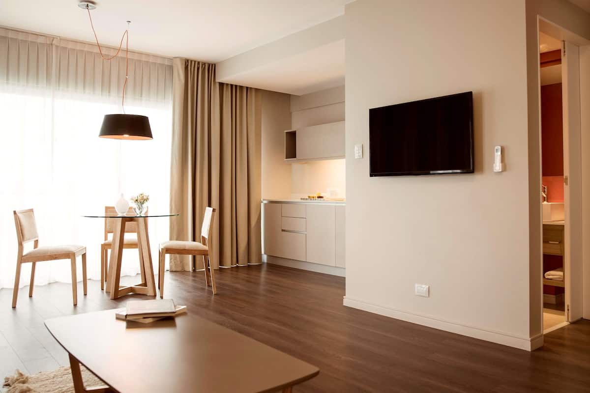 Executive Suite, 1 Queen Bed, Non Smoking | Minibar, in-room safe, desk, soundproofing