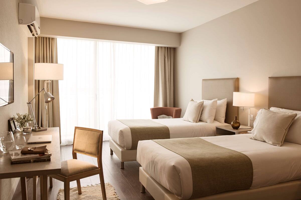 classic room, 2 single beds | minibar, in-room safe, desk, soundproofing