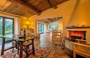 Cottage, 1 Bedroom | Living room | Flat-screen TV, fireplace - Borgo di Bastia Creti (Umbertide)