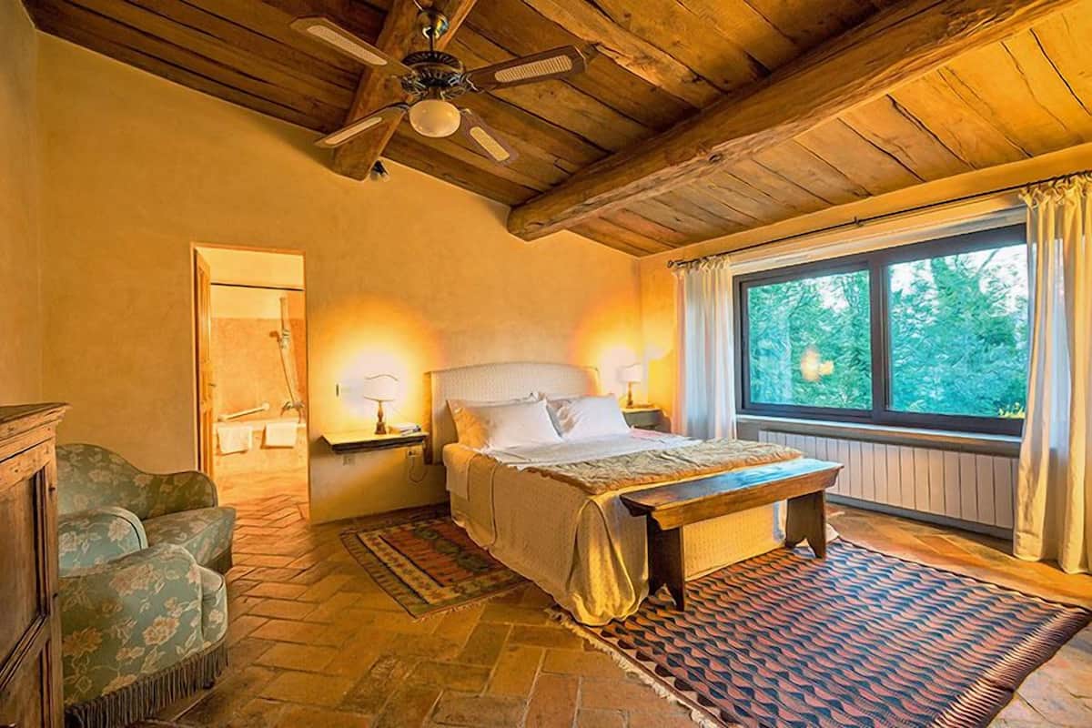 Cottage, 1 slaapkamer | 1 slaapkamer, een kluis op de kamer, een strijkplank/strijkijzer