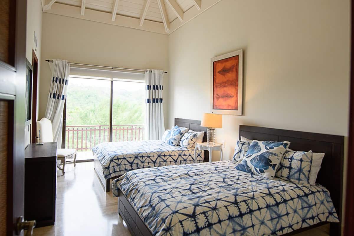 Two Bedroom Suite (max 4 guests) | 객실 내 금고, 다리미/다리미판, 무료 WiFi